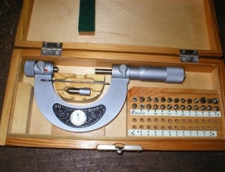 Mikrometr na závity, 50-75 mm, se sadou měřících dotyků 